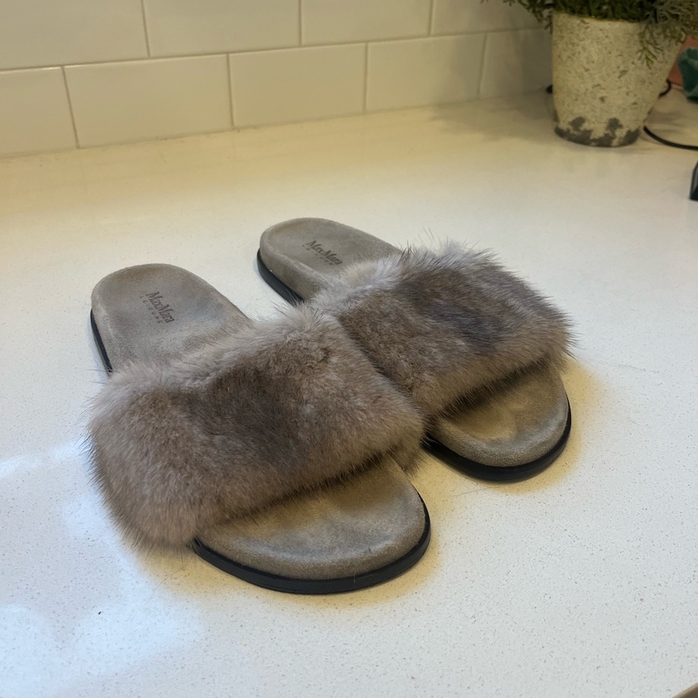 Max Mara Leisure silver mink slides